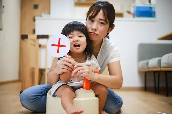 El importante papel que desempeñan los padres en el aprendizaje para ir al baño y por qué es importante