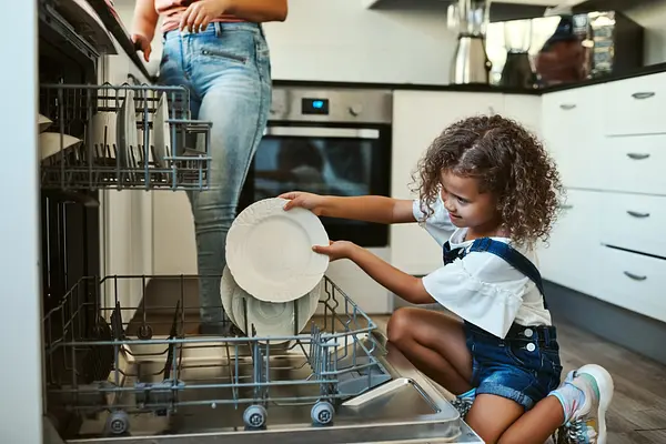 Daily Kitchen Tasks: Involving the Whole Family for a Clean and Organized Space